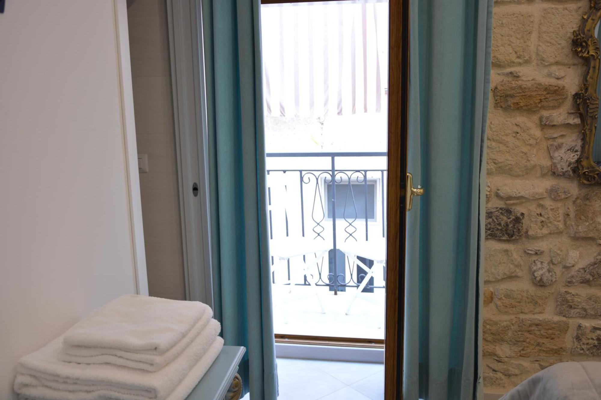 Dimora Del Carmine Hotel Bari Eksteriør billede